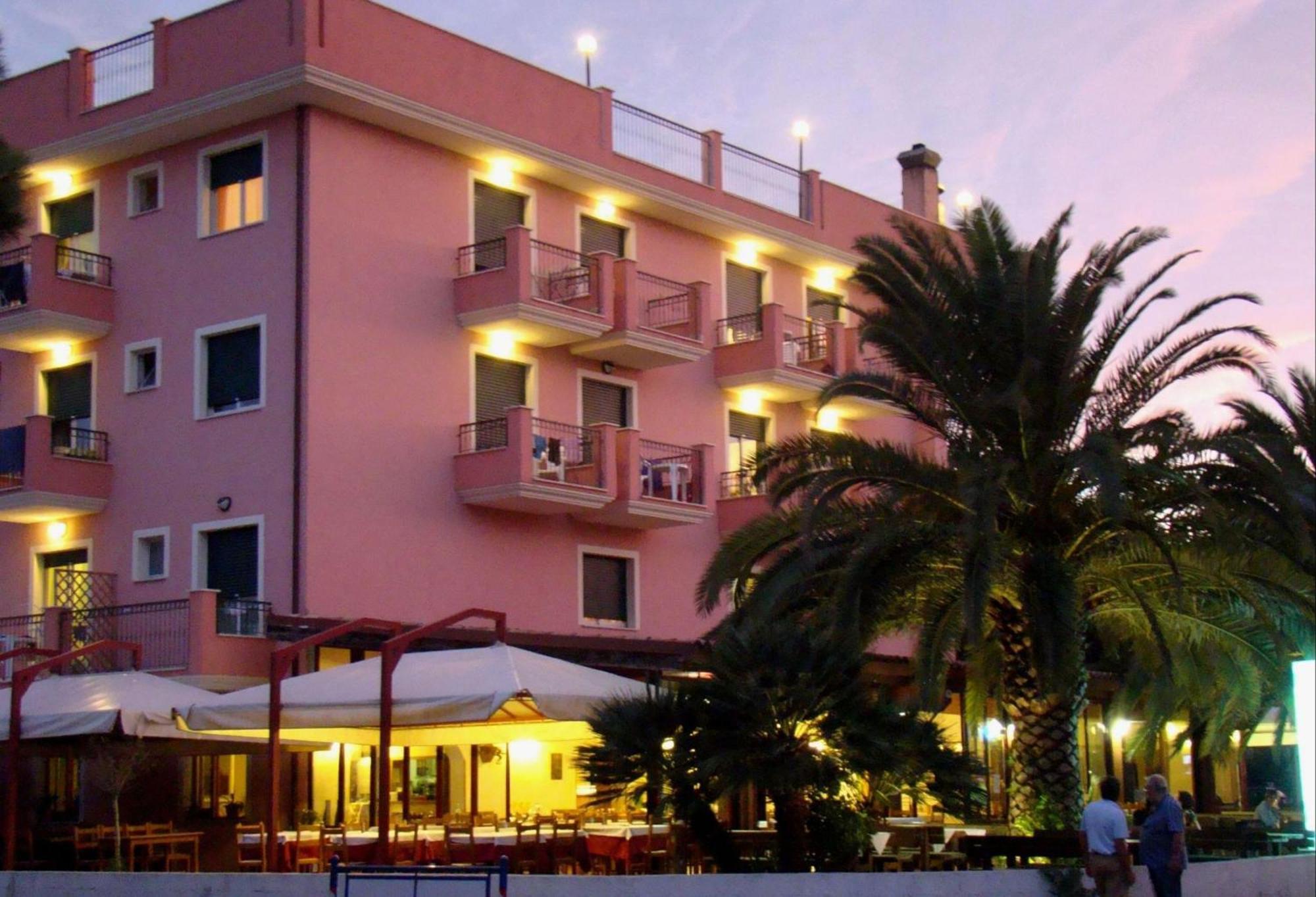 Il Casale Aparthotel Martinsicuro Buitenkant foto