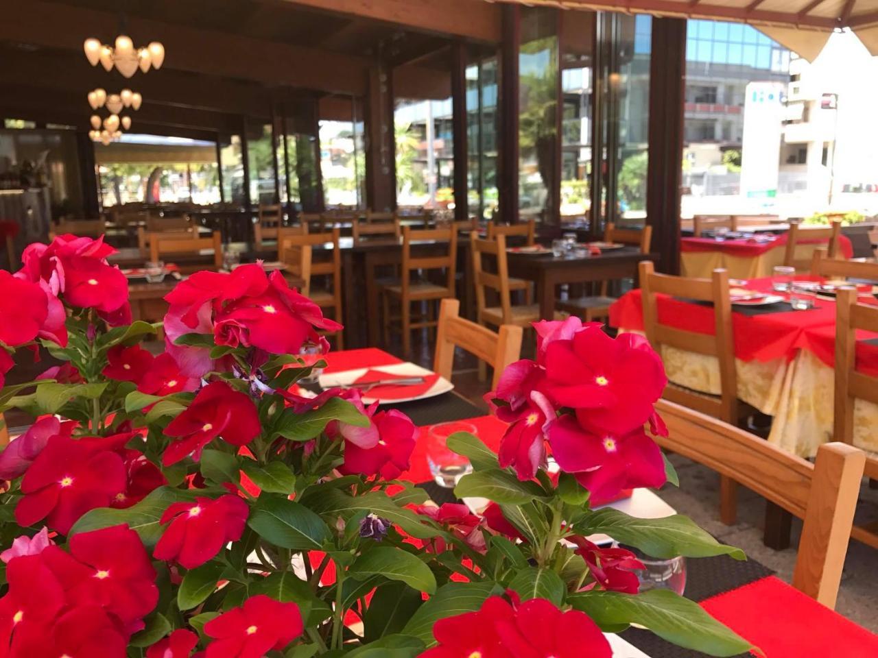 Il Casale Aparthotel Martinsicuro Buitenkant foto