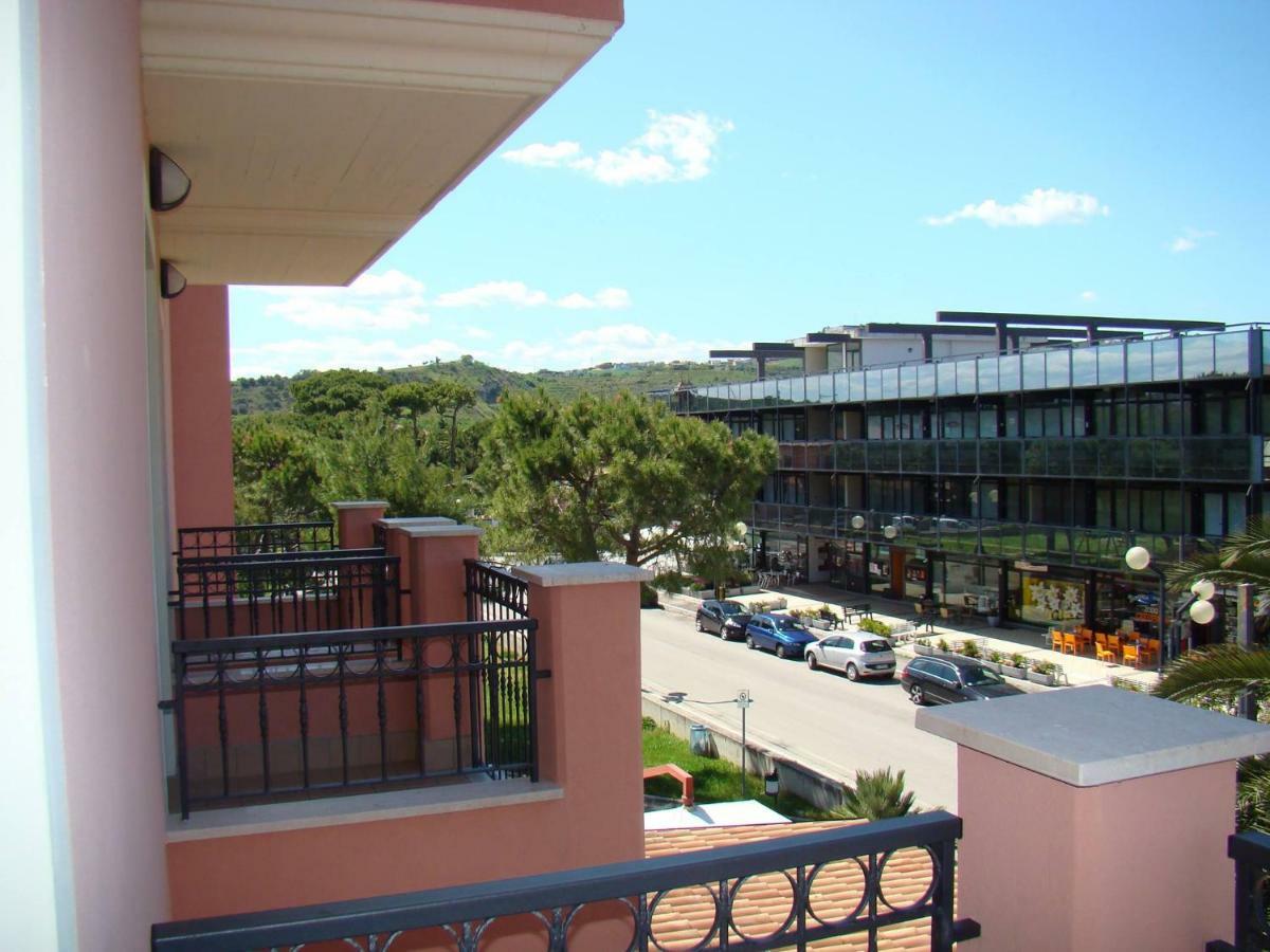 Il Casale Aparthotel Martinsicuro Buitenkant foto
